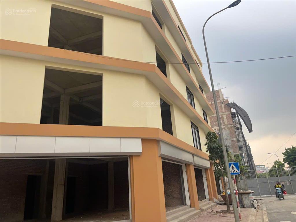 Cho thuê nhà liền kề trong cụm công nghiệp đông la.  0904 994 ***