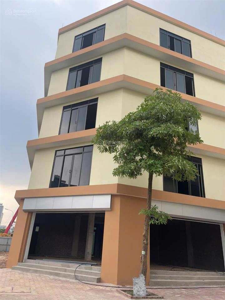 Cho thuê nhà liền kề trong cụm công nghiệp đông la.  0904 994 ***