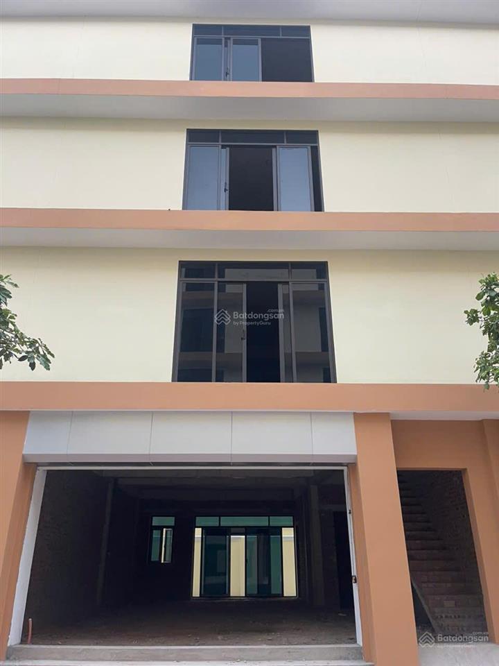 Chính chủ nhượng đất dịch vụ có nhà 5 tầng tại cụm công nghiệp đông la.  0904 994 ***