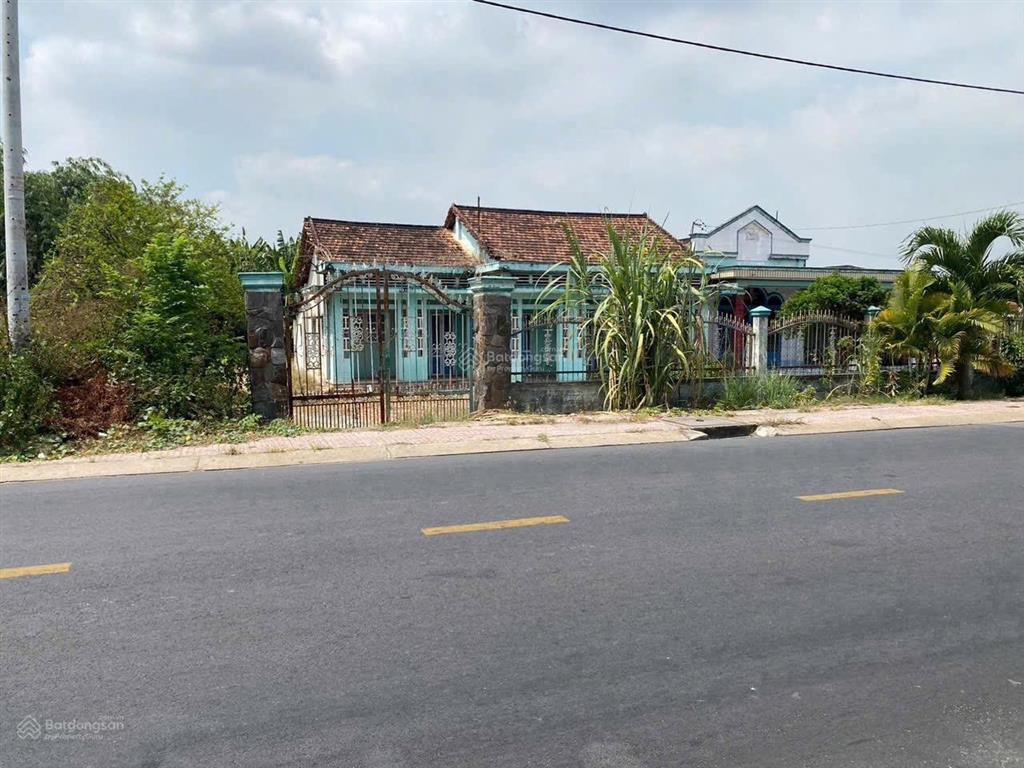 Bán nhà trung an nay là bình mỹ dt 1755m có nhà trên đất. vị trí đẹp khu vực đang phát triển.