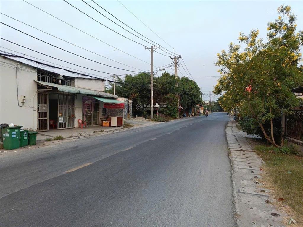 Bán nhà mt đg bầu trâm . có phòng trọ cho thuê 20tr/th. vị trí đẹp. cách tĩnh lộ 8 khoảng 500m