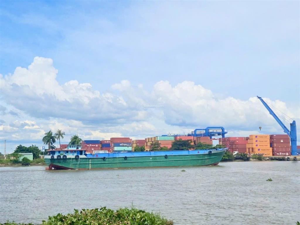 Bán đất góc 2mt sông bà hồng nhị bình hóc môn dt 1100m có 300m thổ cư. có nhà cấp 4. vị trí đẹp.