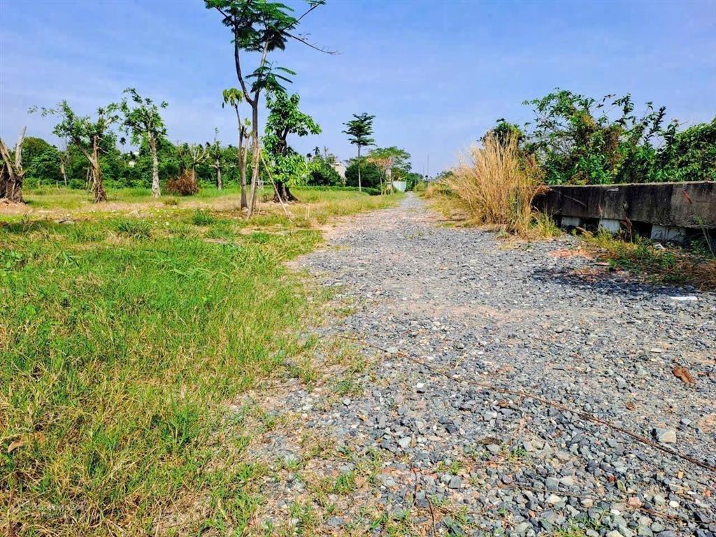 Bán đất nhị bình dt (60x45m) 2563m2, 200m2 thổ cư đường ô tô. vị trí đẹp khu vực đang phát triển