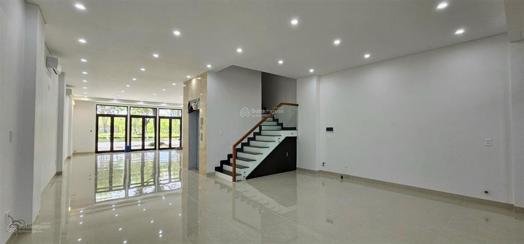 Cho thuê căn góc shophouse nguyễn sinh sắc gần siêu thị mega