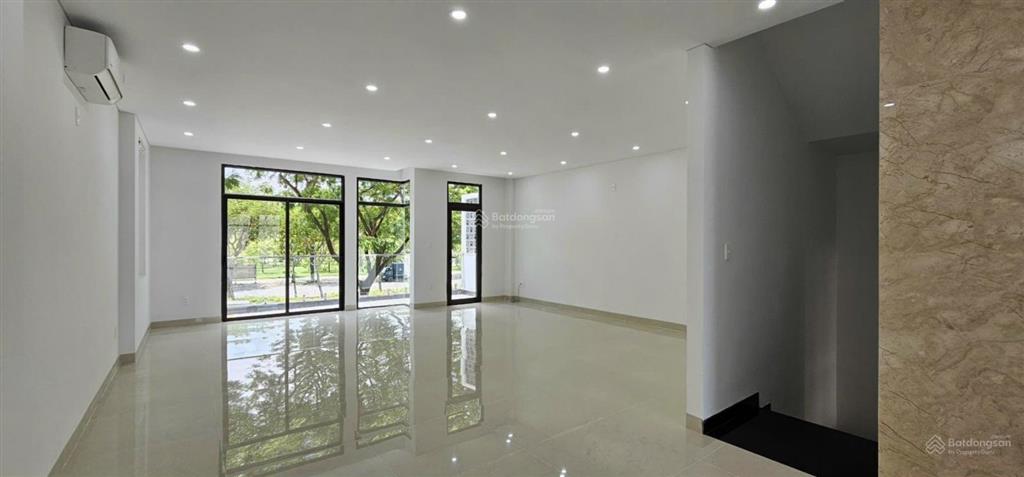 Cho thuê căn góc shophouse nguyễn sinh sắc gần siêu thị mega