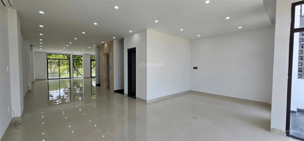 Cho thuê căn góc shophouse nguyễn sinh sắc gần siêu thị mega
