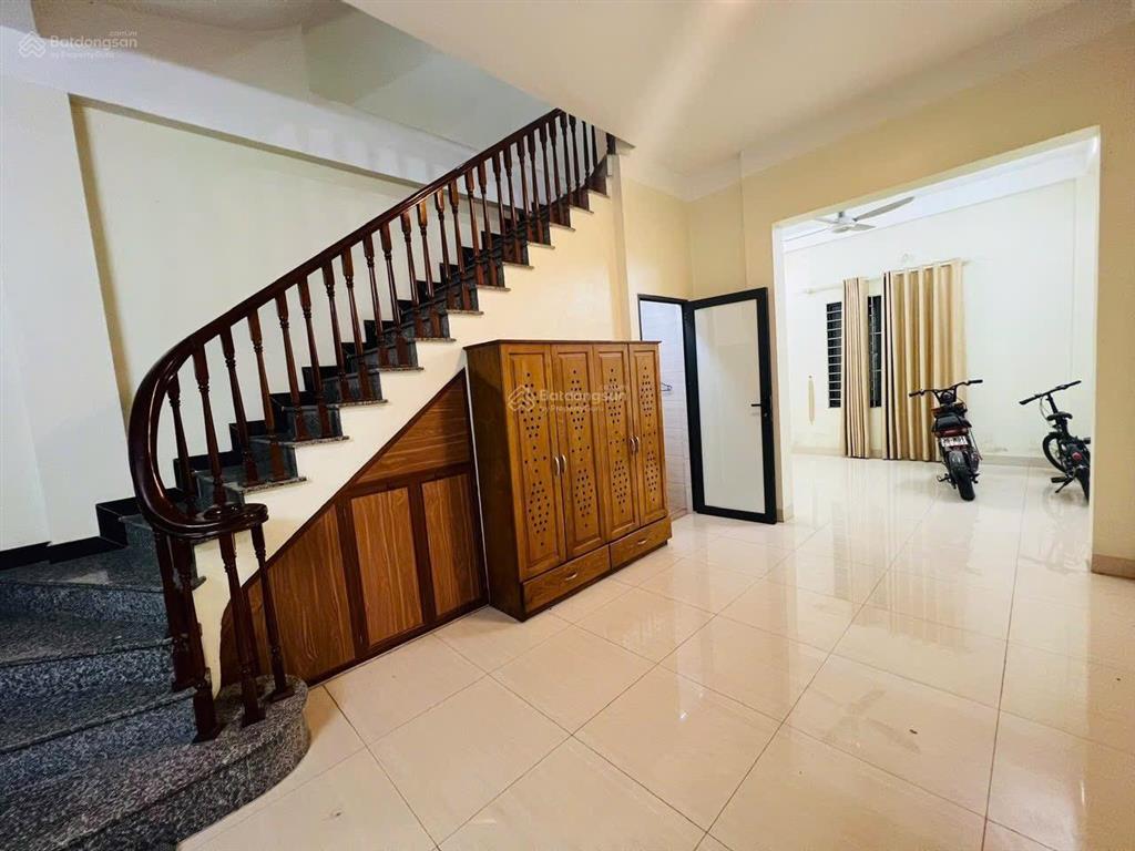 Cho hộ gia đình thuê căn nhà 5 tầng khu đấu giá man bồi gốc găng ba la