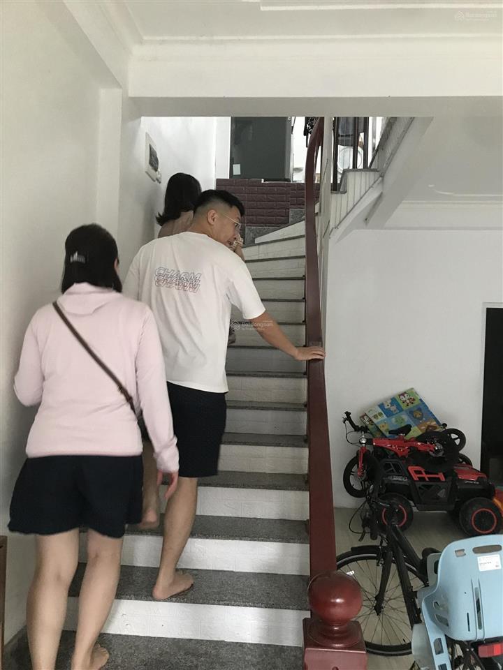 Nhà 4 tầng khu dịch vụ hàng bè kiến hưng giá hời khu vực