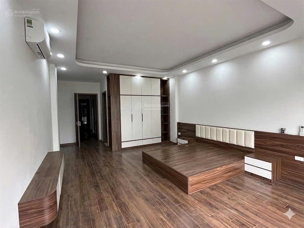 Liền kề thang máy kinh doanh ngay cột đồng hồ văn phú