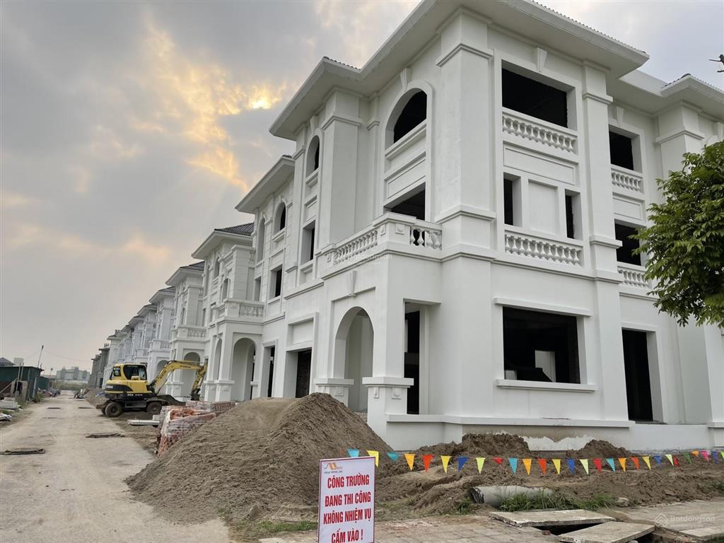 Chính chủ cho thuê biệt thự vườn cam dt 240m2, giá chỉ 7 triệu/tháng
