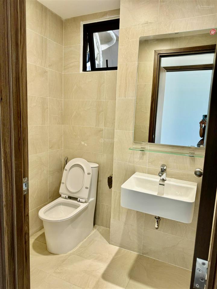 Bán gấp căn 2pn2wc, dt 61m2, có ban công thoáng mát không chắn view, nhà sẵn sổ công chứng ngay.