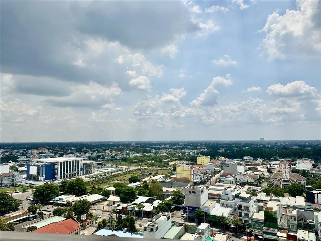 Bán gấp căn 2pn2wc, dt 61m2, có ban công thoáng mát không chắn view, nhà sẵn sổ công chứng ngay.