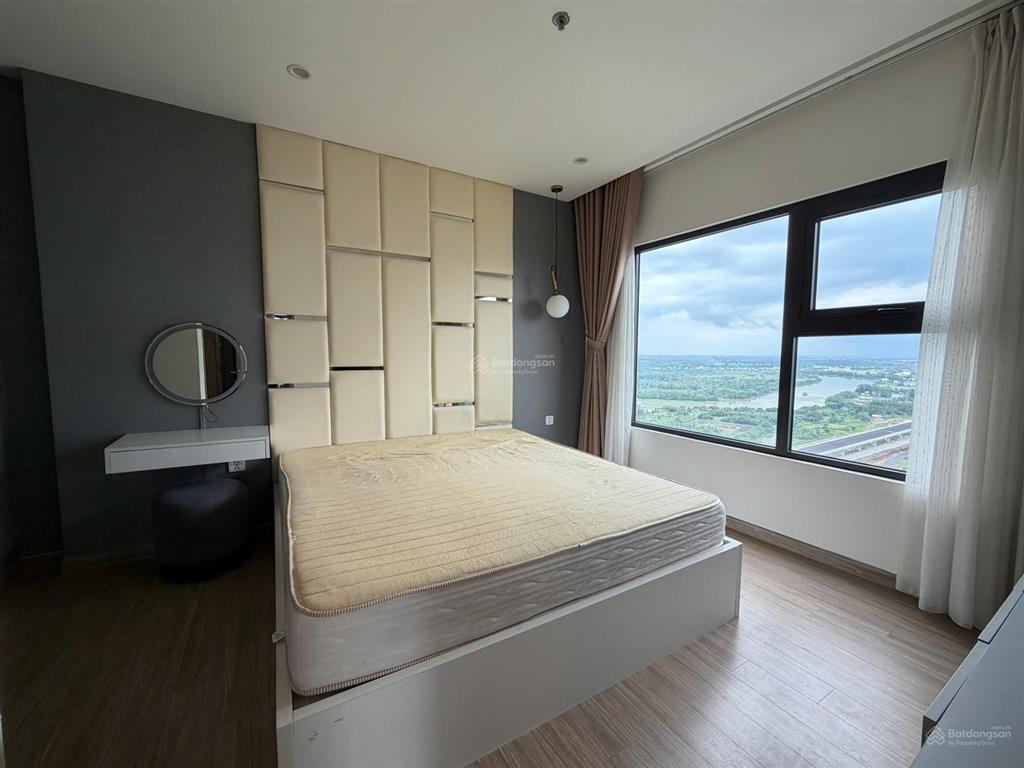 Bán gấp căn 3pn 82m2 khu rainbow. giá 3tỷ550 full nội thất. có sổ hồng. tầng cao view thoáng mát