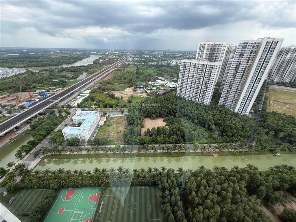 Bán gấp căn 3pn 82m2 khu rainbow. giá 3tỷ550 full nội thất. có sổ hồng. tầng cao view thoáng mát