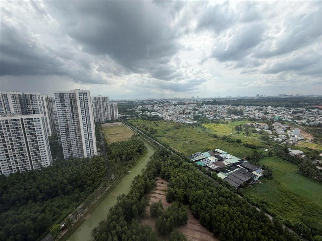 Bán gấp căn 3pn 82m2 khu rainbow. giá 3tỷ550 full nội thất. có sổ hồng. tầng cao view thoáng mát