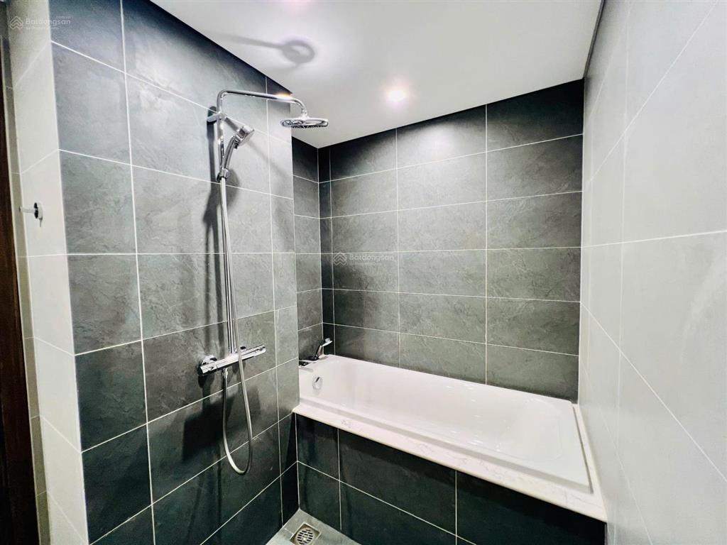 Bán cắt lỗ sâu 3pn the beverly. giá 5,7tỷ all in. hđmb. hướng đông bắc mát mẻ. view sông thoáng mát