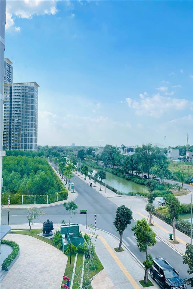 Bán cắt lỗ sâu 3pn the beverly. giá 5,7tỷ all in. hđmb. hướng đông bắc mát mẻ. view sông thoáng mát