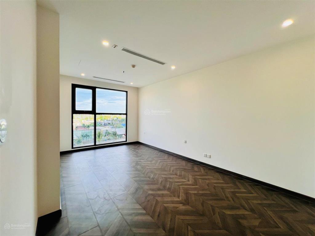 Bán cắt lỗ sâu 3pn the beverly. giá 5,7tỷ all in. hđmb. hướng đông bắc mát mẻ. view sông thoáng mát