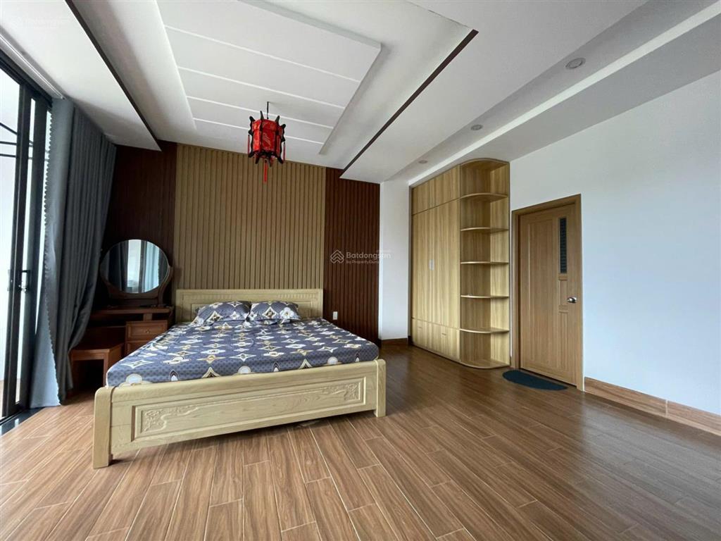 Bán nhà 3 tầng diện tích 100m2