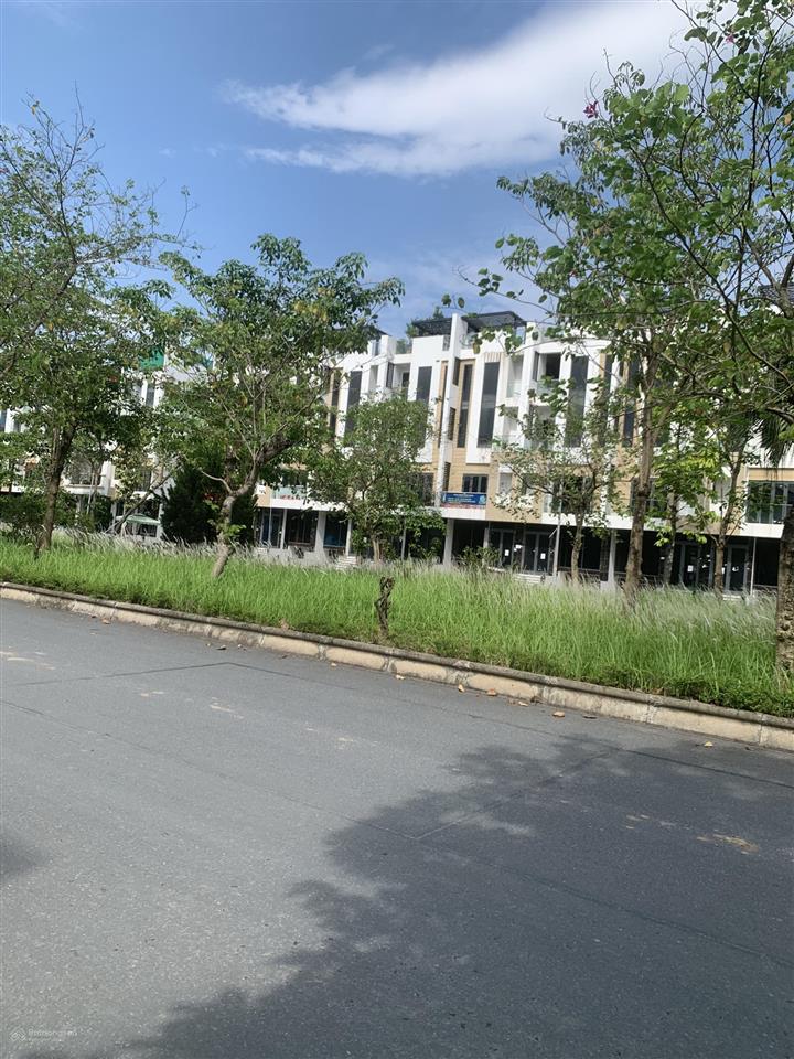 Giảm giá gấp lk thanh hà 75tr/m2. dt 100 m2, nam. thương lượng cho khách thiện chí.  0981 538 ***