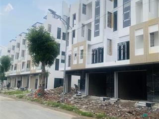 Cần bán liền kề thanh 117m2, giá 80 tr/ m2, đường 17m. hướng đông. gần victorya tl.  0981 538 ***