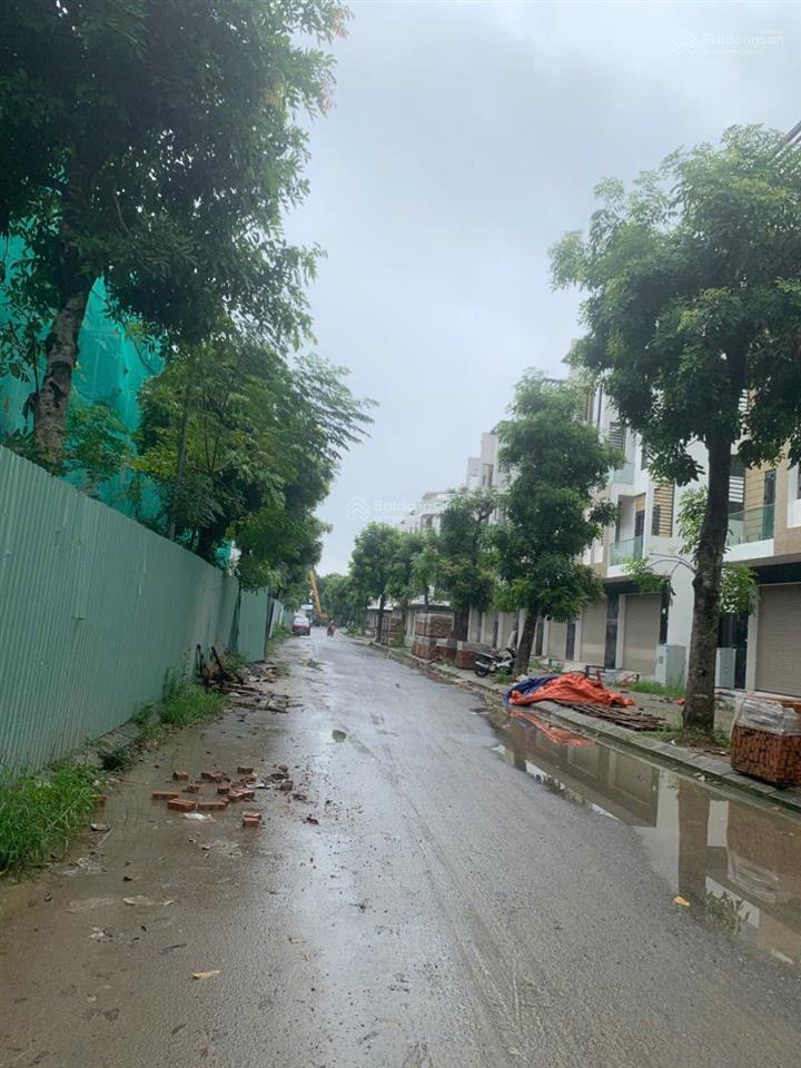 Bán lô đất khu b2.3 112,5m2 đường 14m hướng đông giá 9.2 tỷ.gần chung cư, hồ điều hòa. 0981 538 ***