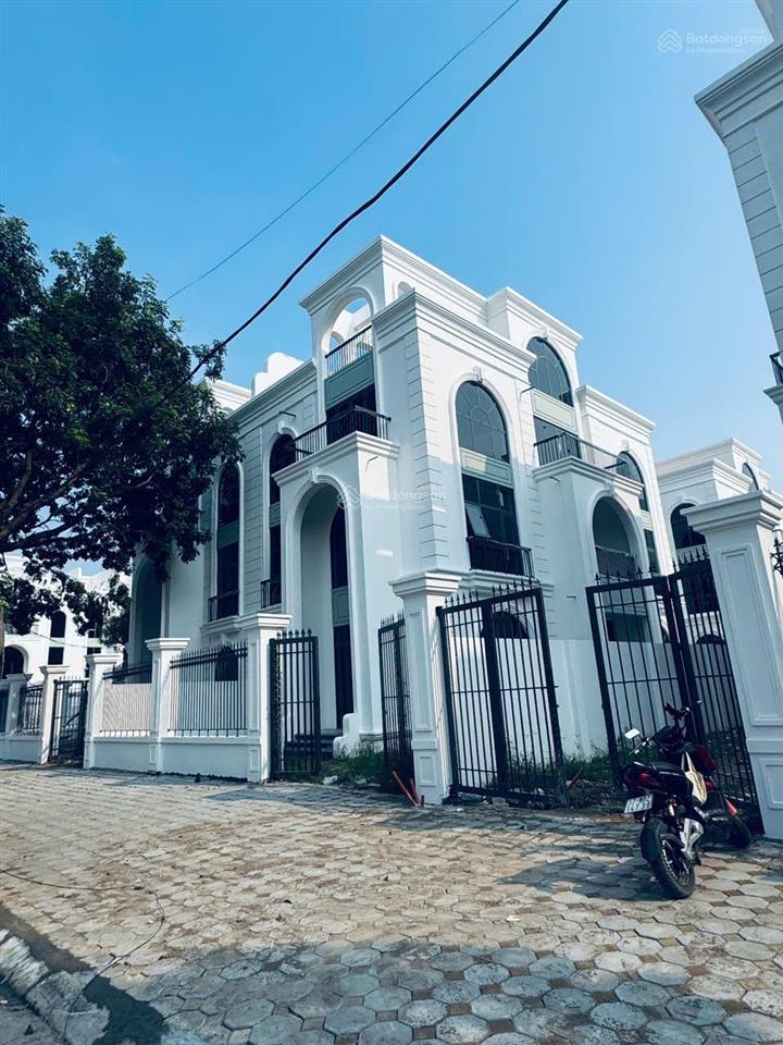 Bán biệt thự b2.2 dt 200m2, giá 80tr/m2 hướng bắc, đã nhận nhà, chủ thiện chí bán,  0981 538 ***