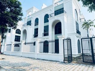 Bán biệt thự b2.2 dt 200m2, giá 80tr/m2 hướng bắc, đã nhận nhà, chủ thiện chí bán,  0981 538 ***
