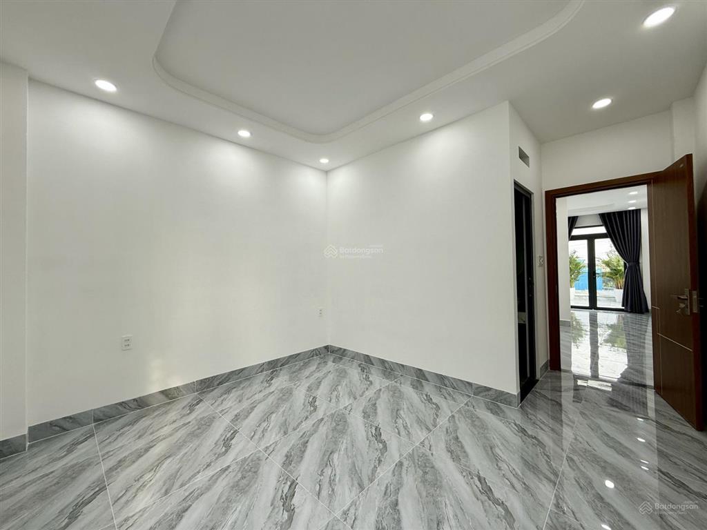 Nhà mặt tiền kinh doanh đường thạnh lộc 16, 4x22m, lửng, 3lầu, 5pn, p. thờ, gara ô tô, hướng đnam