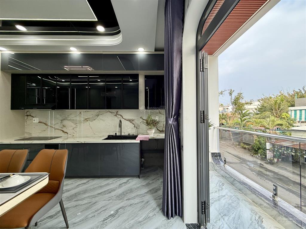 Nhà mặt tiền kinh doanh đường thạnh lộc 16, 4x22m, lửng, 3lầu, 5pn, p. thờ, gara ô tô, hướng đnam