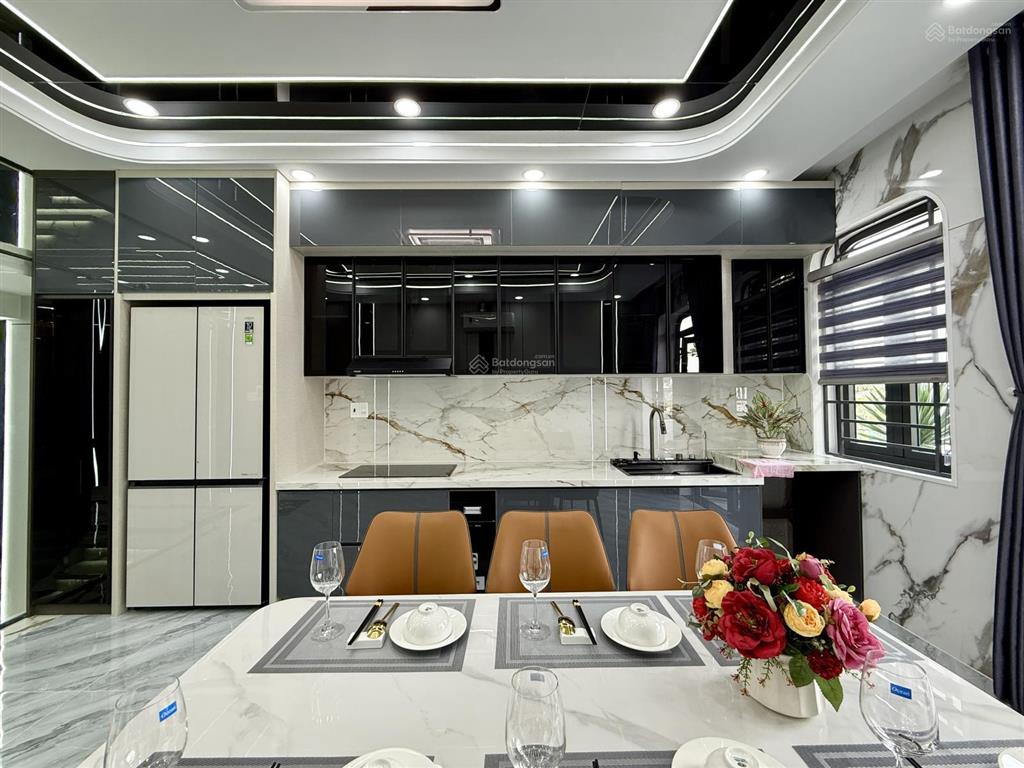 Nhà mặt tiền kinh doanh đường thạnh lộc 16, 4x22m, lửng, 3lầu, 5pn, p. thờ, gara ô tô, hướng đnam