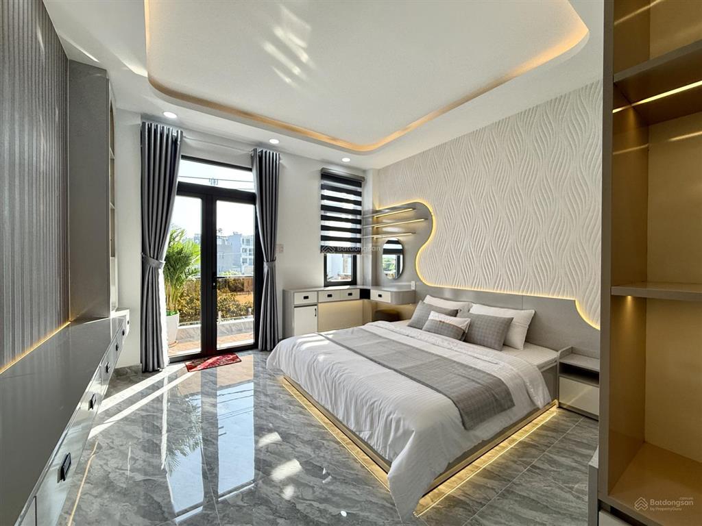 Nhà có thang máy, mặt tiền đường cầu ba phụ, dt 4mx25m, lửng, 3 lầu, 4pn, 6vs, p. thờ, p. xông hơi