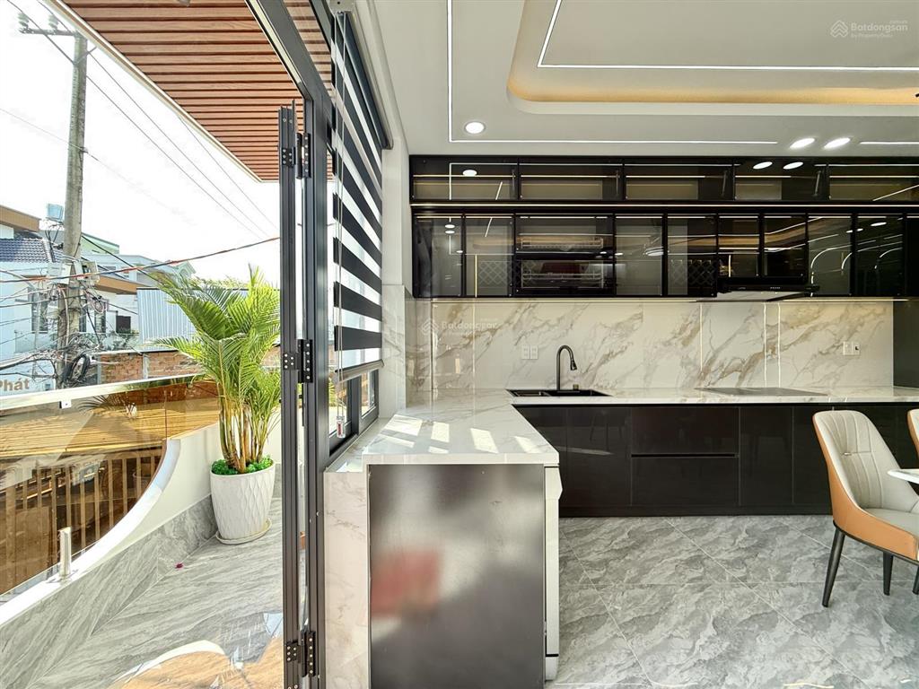 Nhà có thang máy, mặt tiền đường cầu ba phụ, dt 4mx25m, lửng, 3 lầu, 4pn, 6vs, p. thờ, p. xông hơi