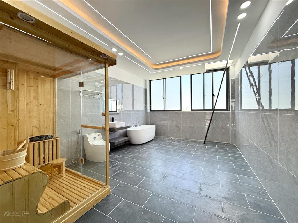 Nhà có thang máy, mặt tiền đường cầu ba phụ, dt 4mx25m, lửng, 3 lầu, 4pn, 6vs, p. thờ, p. xông hơi