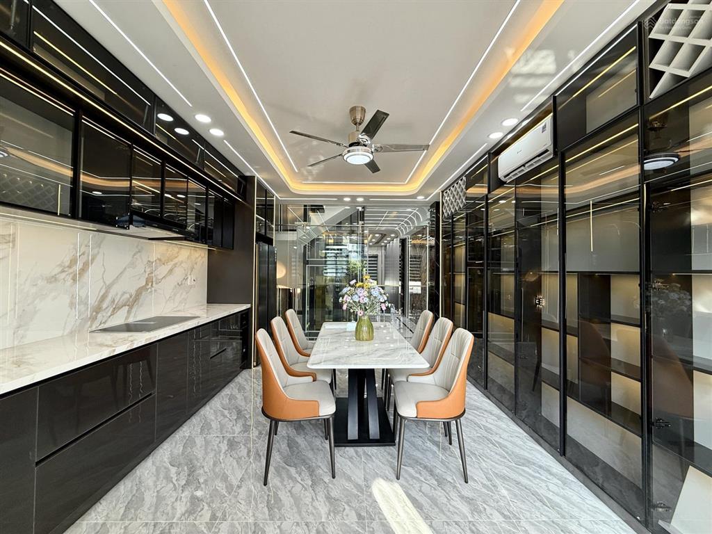 Nhà có thang máy, mặt tiền đường cầu ba phụ, dt 4mx25m, lửng, 3 lầu, 4pn, 6vs, p. thờ, p. xông hơi