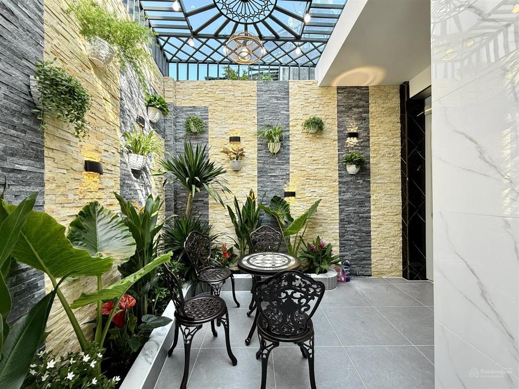 Nhà có thang máy, mặt tiền đường cầu ba phụ, dt 4mx25m, lửng, 3 lầu, 4pn, 6vs, p. thờ, p. xông hơi