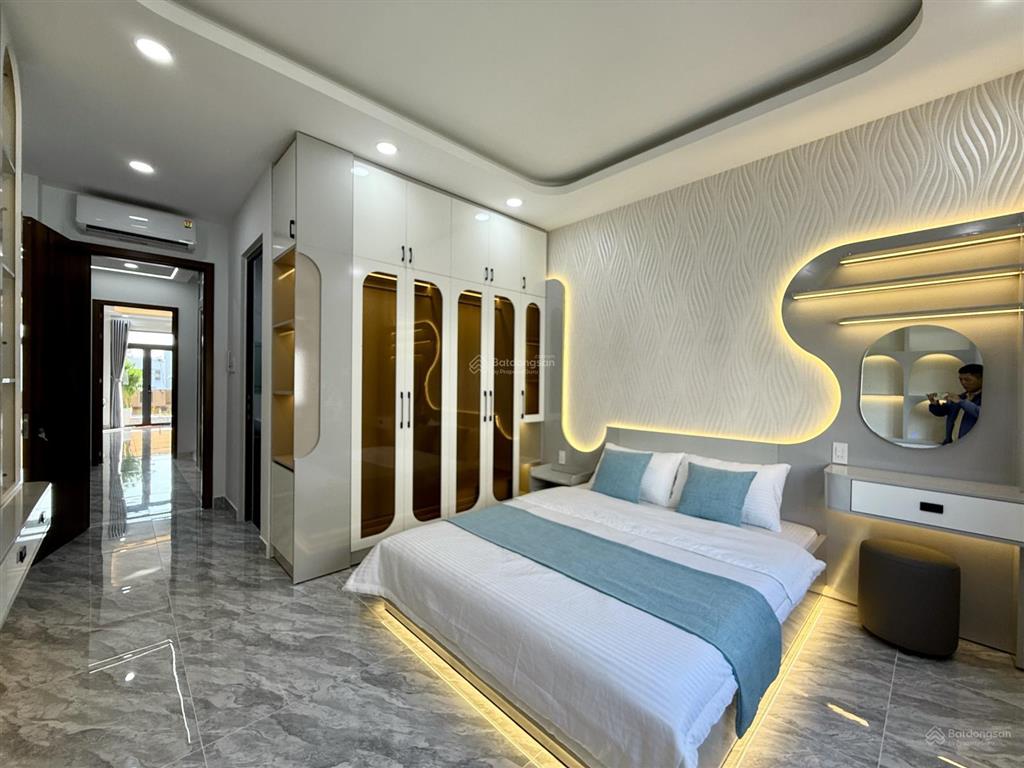 Nhà có thang máy, mặt tiền đường cầu ba phụ, dt 4mx25m, lửng, 3 lầu, 4pn, 6vs, p. thờ, p. xông hơi