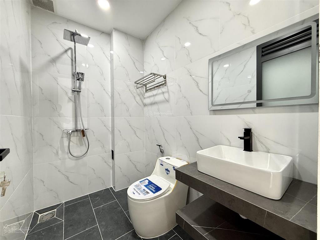 Nhà có thang máy, mặt tiền đường cầu ba phụ, dt 4mx25m, lửng, 3 lầu, 4pn, 6vs, p. thờ, p. xông hơi