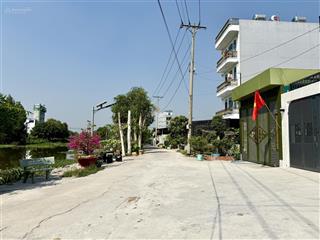 Nhà view sông đường thông, dt 4x25m, trệt, 2 lầu, 3pn, 4vs, sân xe hơi, sân thượng, 6.3 tỷ