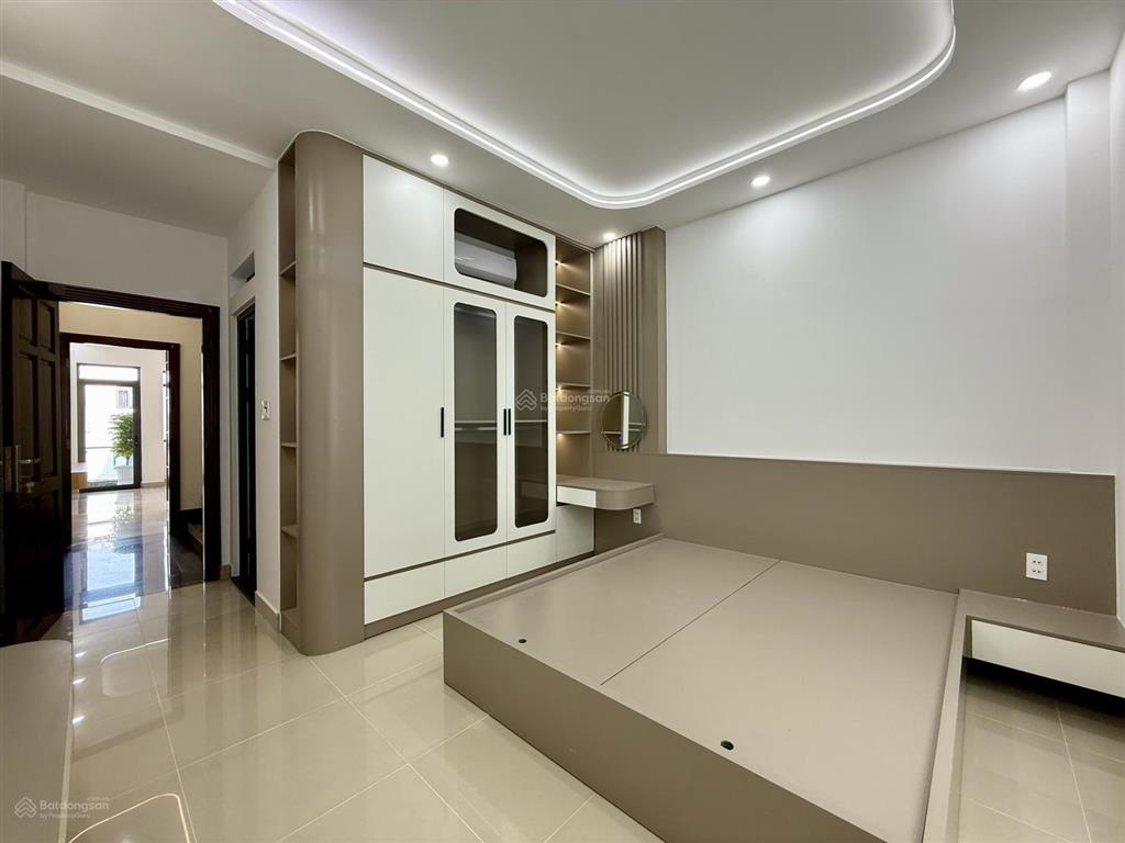 Nhà ngay bên chợ cầu đồng và ngã tư ga, dt4x17m, lửng, 3 lầu, 4pn, p.thờ, sân thượng, 6.88 tỷ