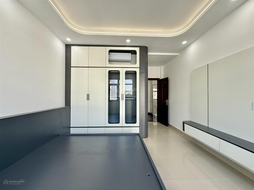 Nhà ngay bên chợ cầu đồng và ngã tư ga, dt4x17m, lửng, 3 lầu, 4pn, p.thờ, sân thượng, 6.88 tỷ