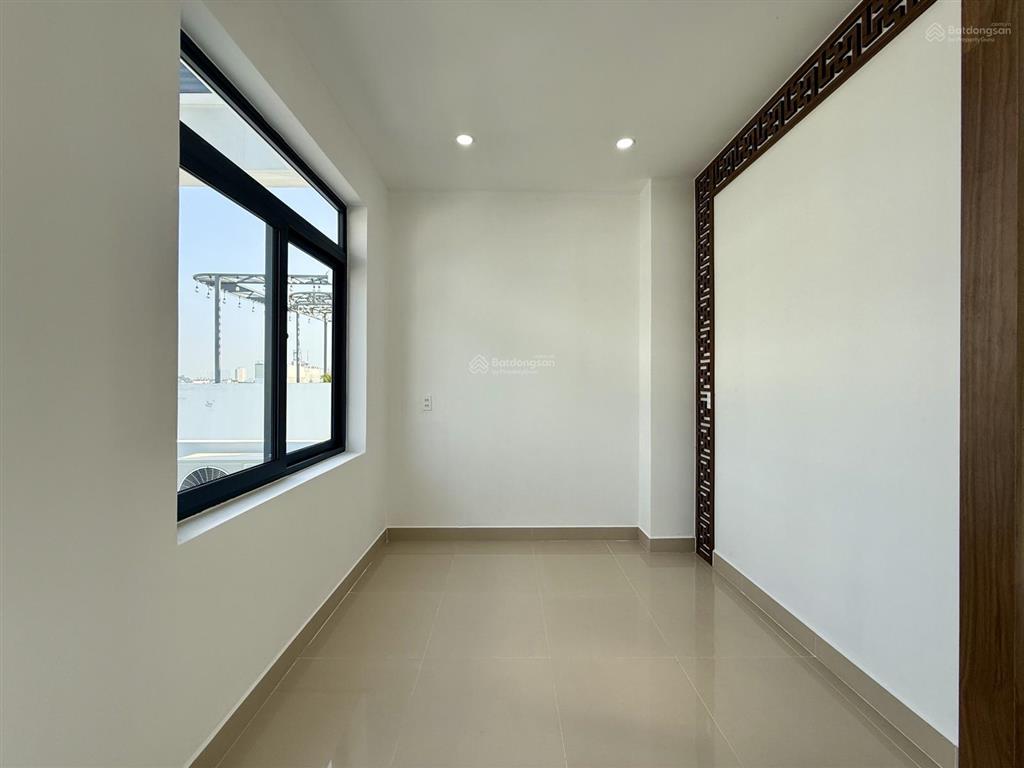 Nhà ngay bên chợ cầu đồng và ngã tư ga, dt4x17m, lửng, 3 lầu, 4pn, p.thờ, sân thượng, 6.88 tỷ