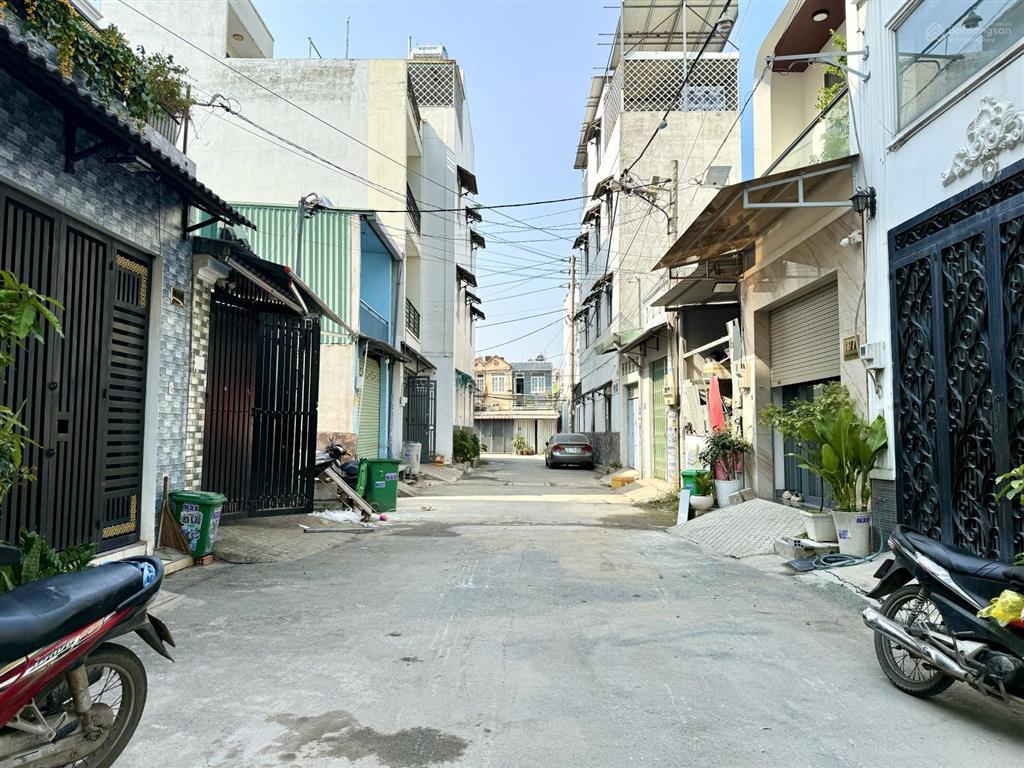 Nhà ngay bên chợ cầu đồng và ngã tư ga, dt4x17m, lửng, 3 lầu, 4pn, p.thờ, sân thượng, 6.88 tỷ