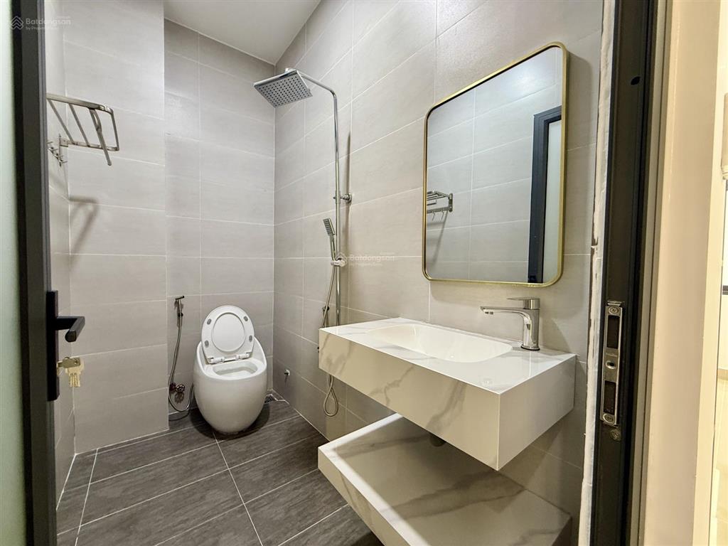 Nhà ngay bên chợ cầu đồng và ngã tư ga, dt4x17m, lửng, 3 lầu, 4pn, p.thờ, sân thượng, 6.88 tỷ