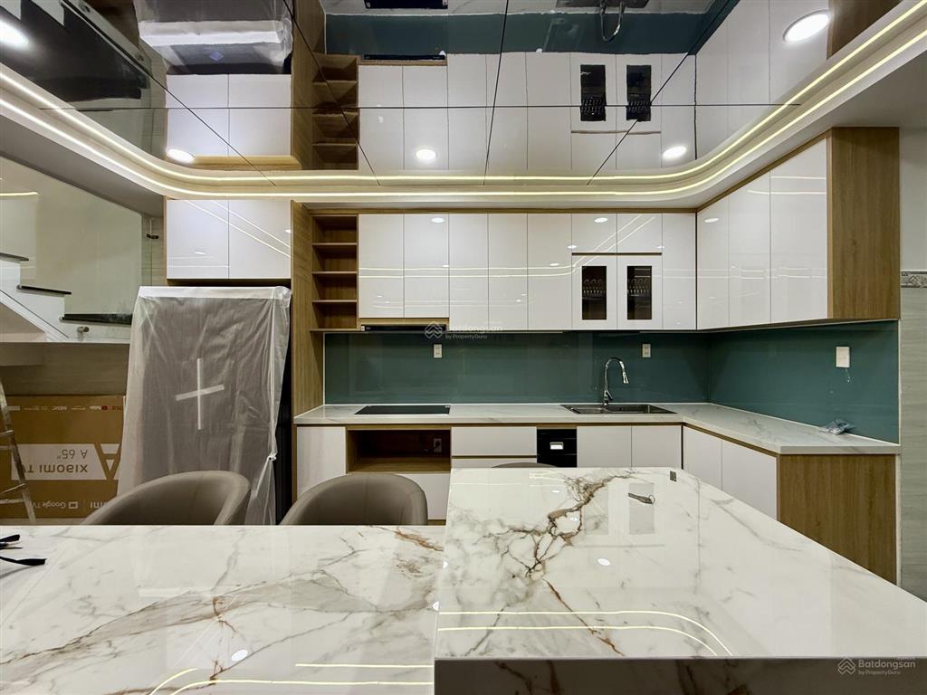 Nhà ngay bên chợ cầu đồng và ngã tư ga, dt4x17m, lửng, 3 lầu, 4pn, p.thờ, sân thượng, 6.88 tỷ