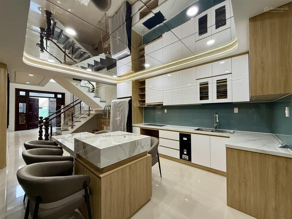 Nhà ngay bên chợ cầu đồng và ngã tư ga, dt4x17m, lửng, 3 lầu, 4pn, p.thờ, sân thượng, 6.88 tỷ