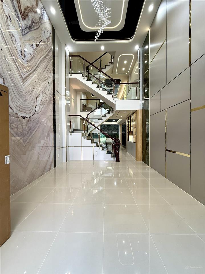 Nhà ngay bên chợ cầu đồng và ngã tư ga, dt4x17m, lửng, 3 lầu, 4pn, p.thờ, sân thượng, 6.88 tỷ