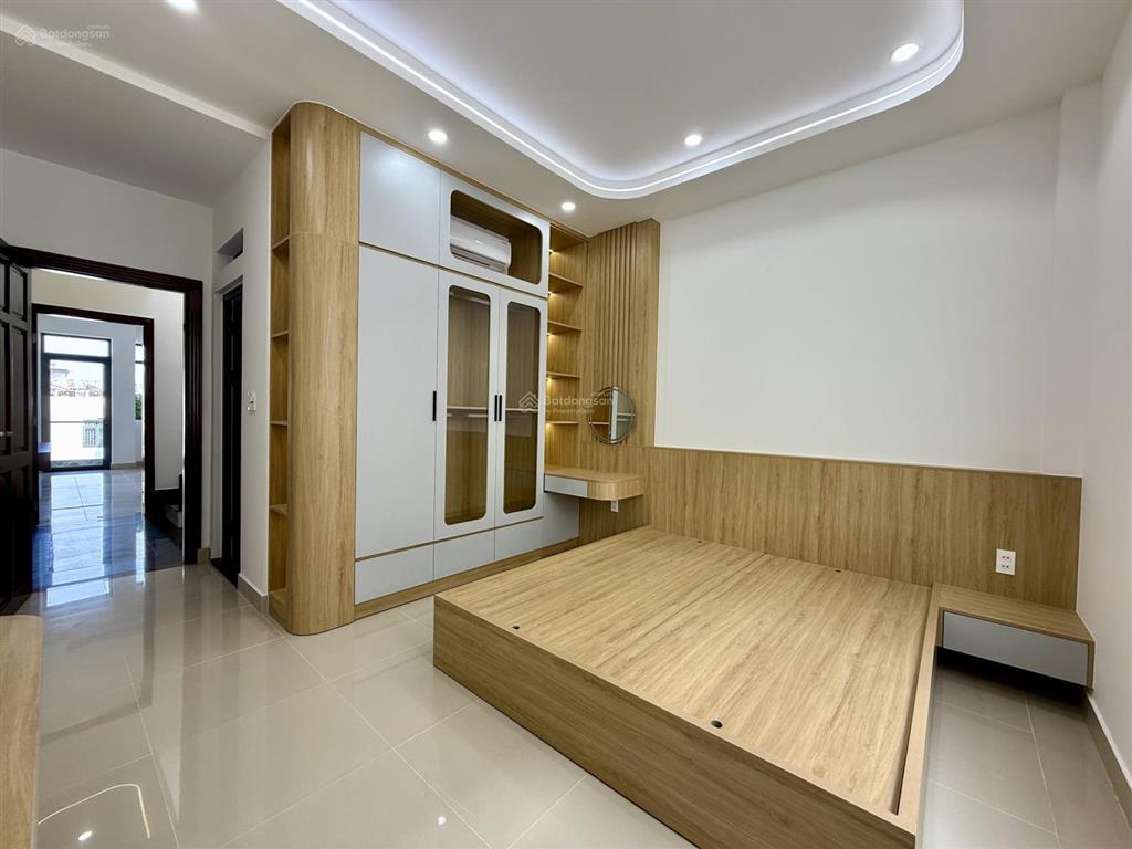 Nhà ngay bên chợ cầu đồng và ngã tư ga, dt4x17m, lửng, 3 lầu, 4pn, p.thờ, sân thượng, 6.88 tỷ