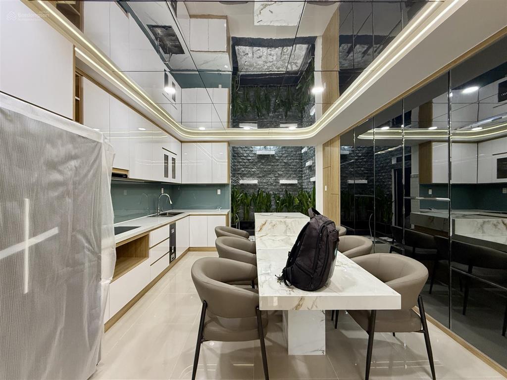 Nhà ngay bên chợ cầu đồng và ngã tư ga, dt4x17m, lửng, 3 lầu, 4pn, p.thờ, sân thượng, 6.88 tỷ