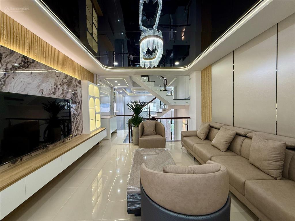 Nhà ngay bên chợ cầu đồng và ngã tư ga, dt4x17m, lửng, 3 lầu, 4pn, p.thờ, sân thượng, 6.88 tỷ